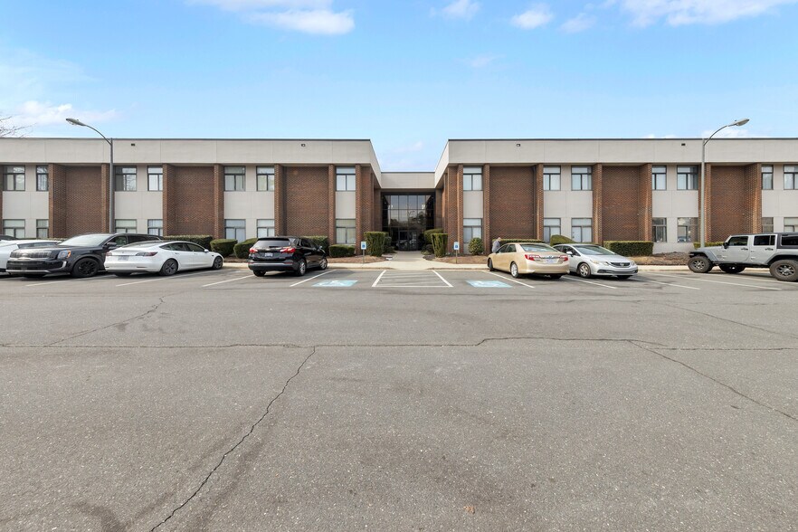 More Photos Of 10801 Johnston Rd, Charlotte Office For Lease