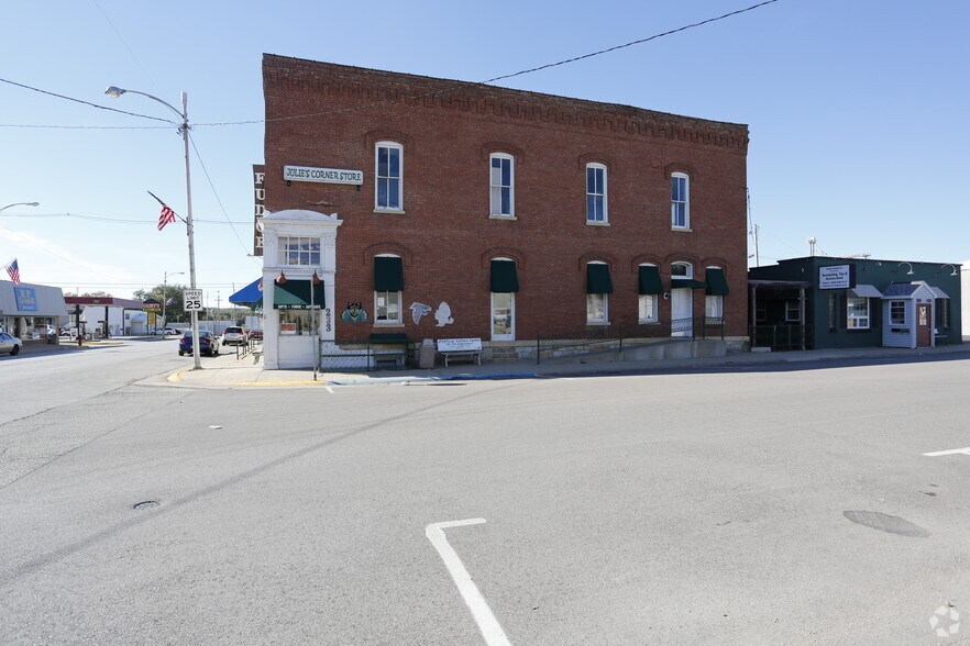More Photos Of 233 5th St, Lacon Storefront Retail Residential For Sale