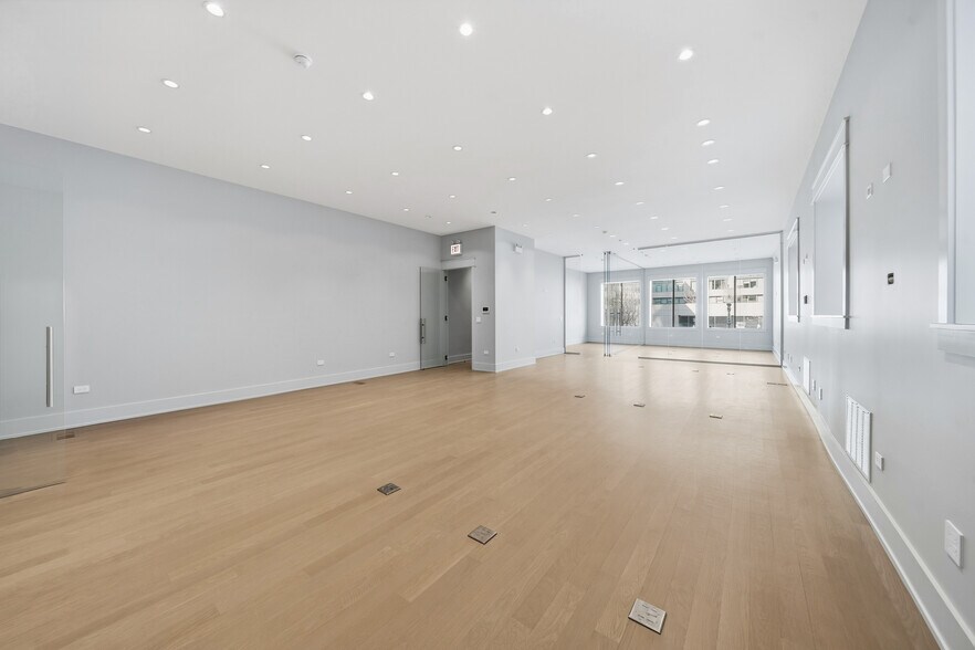 More Photos Of 619 W Randolph St, Chicago Restaurant For Sale