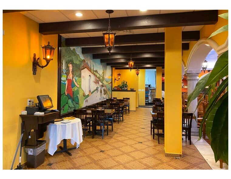 More Photos Of 12030 Wilcrest Dr, Houston Restaurant For Sale