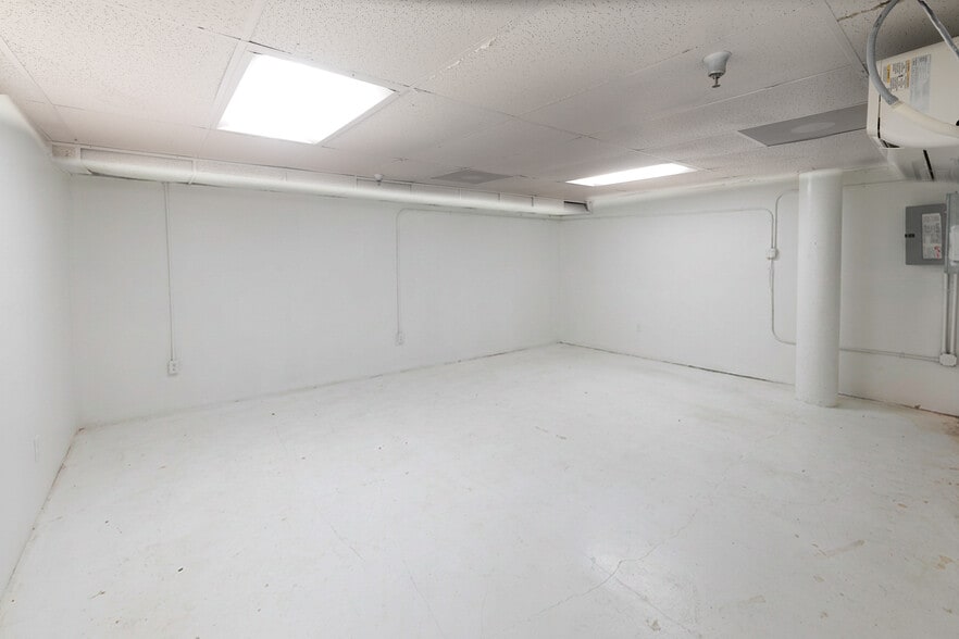 More Photos Of 6013 W Olympic Blvd, Los Angeles Storefront Retail Office For Lease