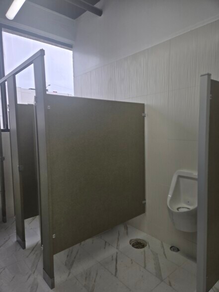 More Photos Of 4500 District Blvd, Vernon Manufacturing For Lease