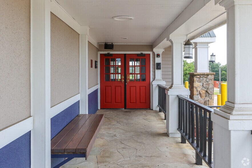 More Photos Of 3515 Mccann Rd, Longview Restaurant For Sale