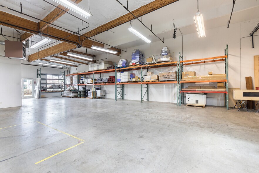 More Photos Of 600 American Way, Windsor Warehouse For Lease