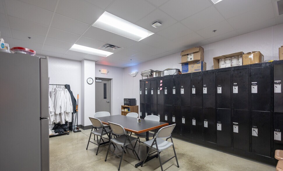 More Photos Of 1000 Colettas Way, Delphos Industrial For Sale