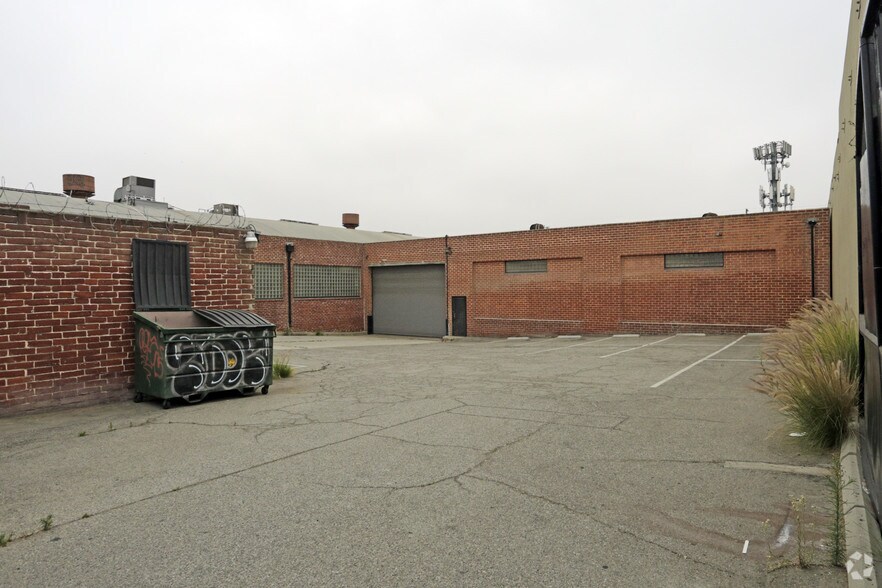 More Photos Of 2840 E 11th St, Los Angeles Warehouse For Lease