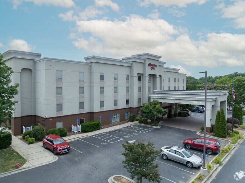 More Photos Of 1508 Cinema Dr, Statesville Hotel For Sale