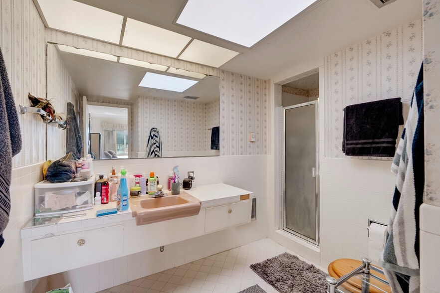 More Photos Of 2510-2512 Colby Ave, Everett Storefront Retail Office For Sale