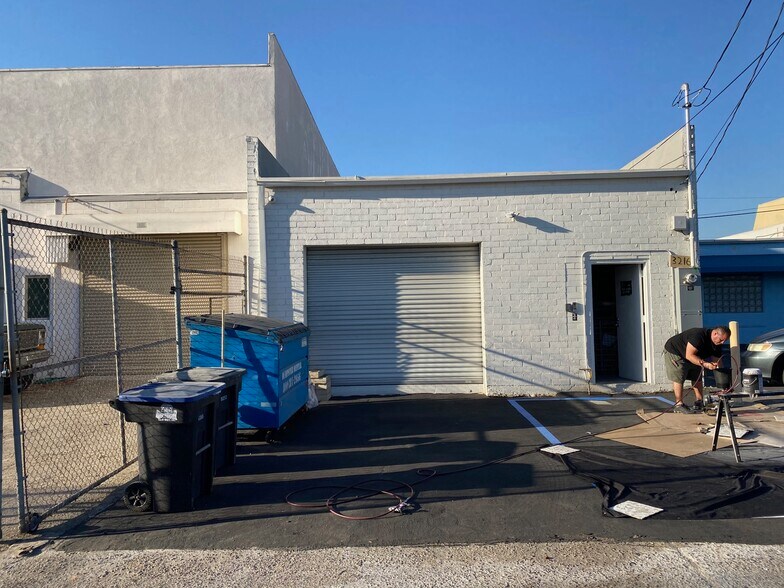 More Photos Of 3216 W Burbank Blvd, Burbank Loft Creative Space For Lease