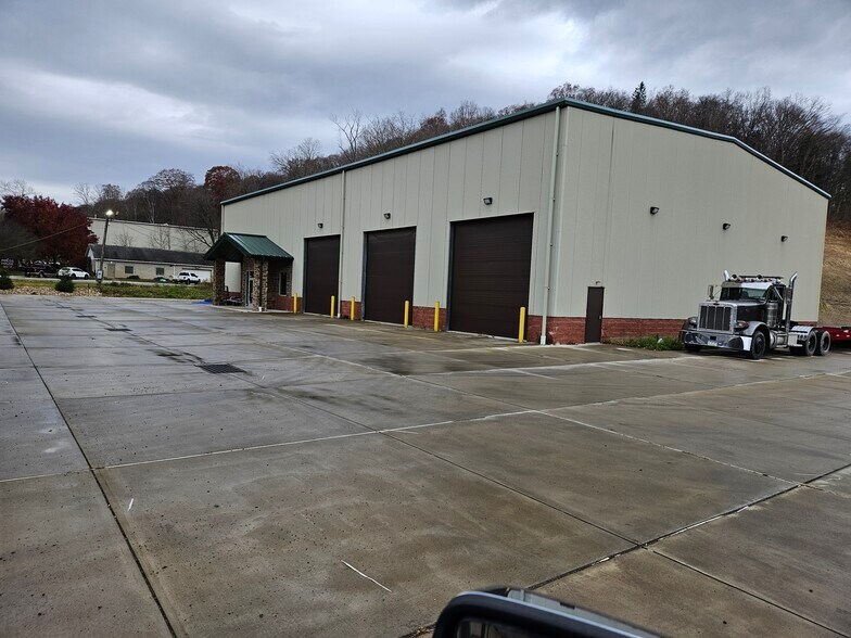 More Photos Of 104 Douglas Rd, Sewickley Light Distribution For Sale