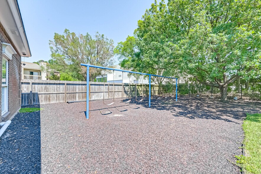 More Photos Of 2105 Cypress Landing Dr, Houston Daycare Center For Sale