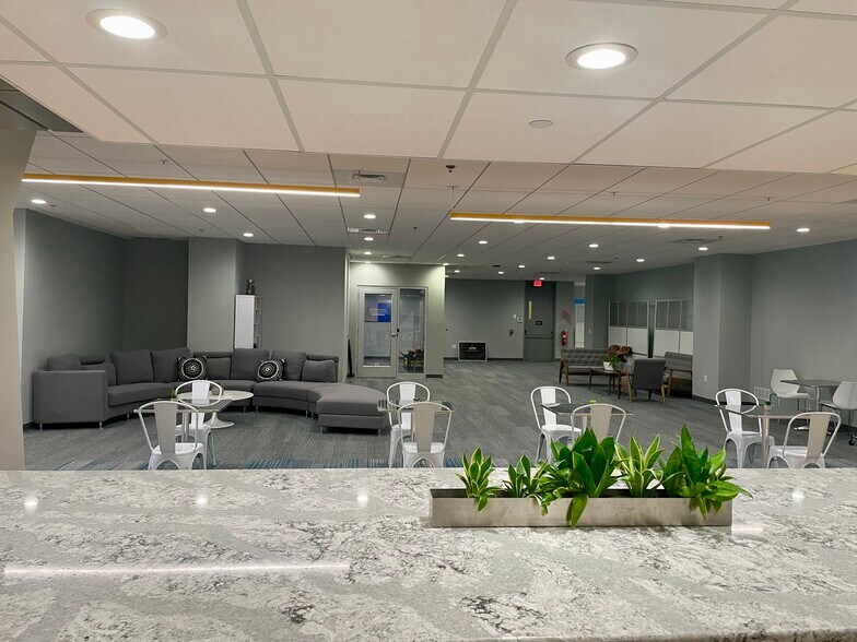 More Photos Of 100 N Queen St, Lancaster Office For Sale