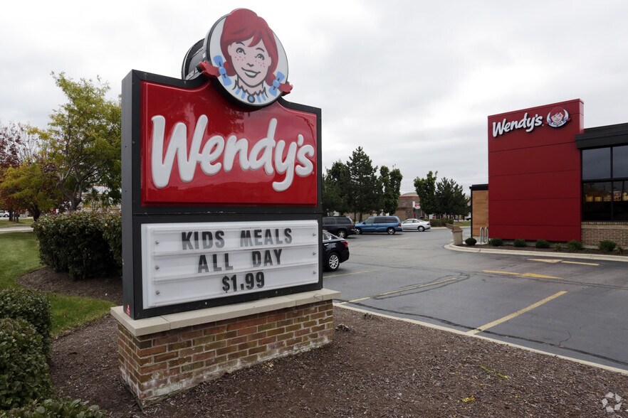 More Photos Of 3012 Reflection Dr, Naperville Fast Food For Sale