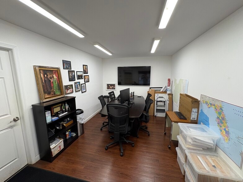 More Photos Of 500 NE 1st Ave, Hallandale Manufacturing For Sale