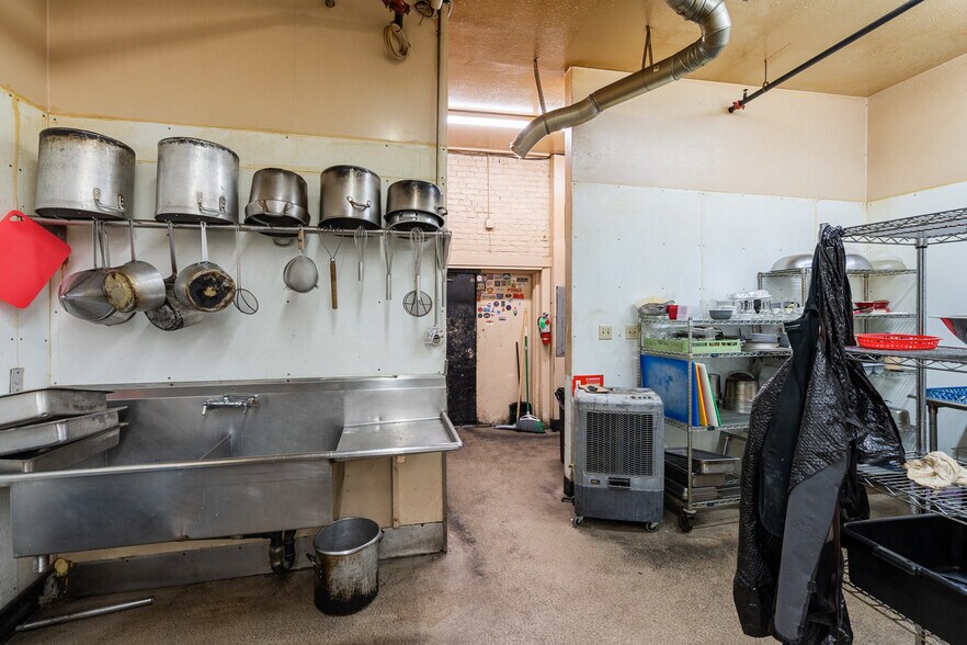 More Photos Of 509 SW G St, Grants Pass Restaurant For Sale