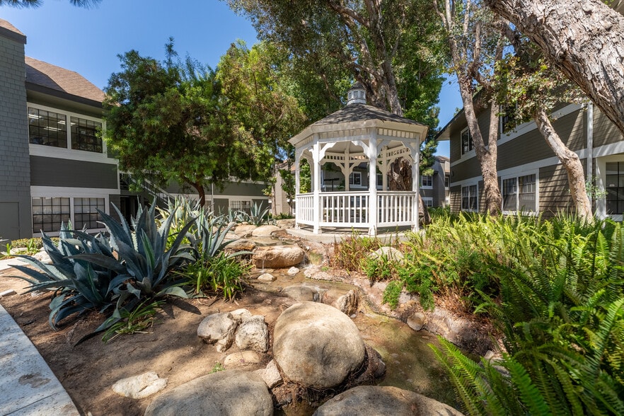 More Photos Of 2900 Bristol St, Costa Mesa Office For Sale