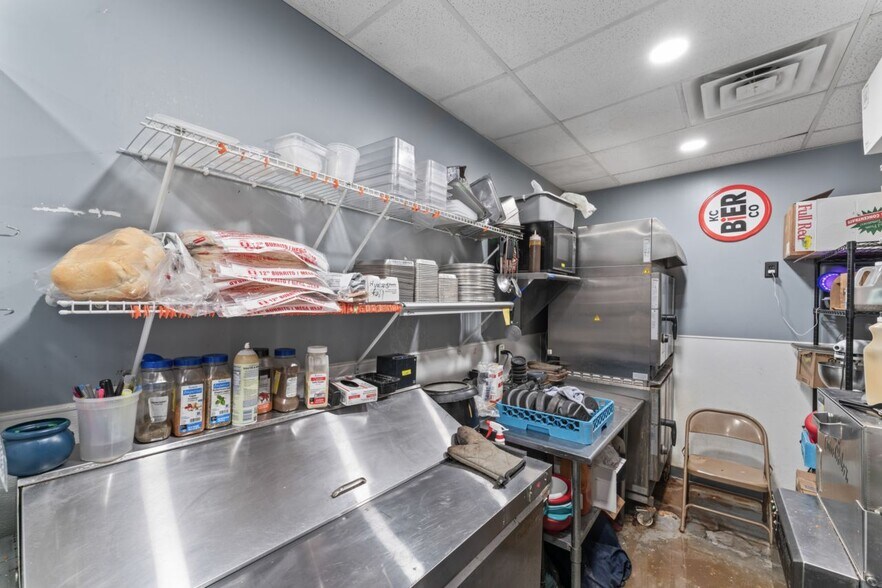 More Photos Of 508 S Main St, Grain Valley Bar For Lease