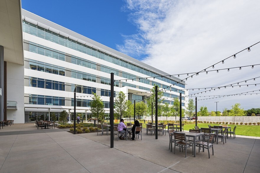 More Photos Of 14545 N Dallas Pky, Dallas Office For Lease