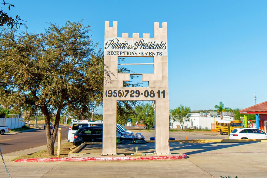More Photos Of 819 Los Presidentes Ave, Laredo Storefront Retail Office For Sale