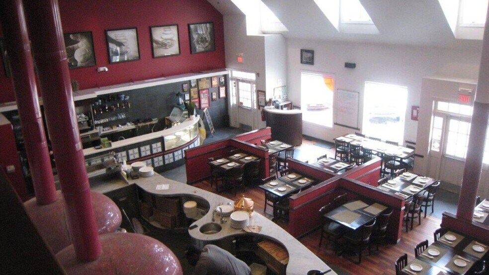 More Photos Of 24 Franklin Ave, Ridgewood Restaurant For Lease