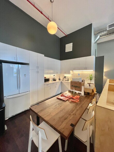 More Photos Of 11-11 44th Rd, Long Island City Office For Sale