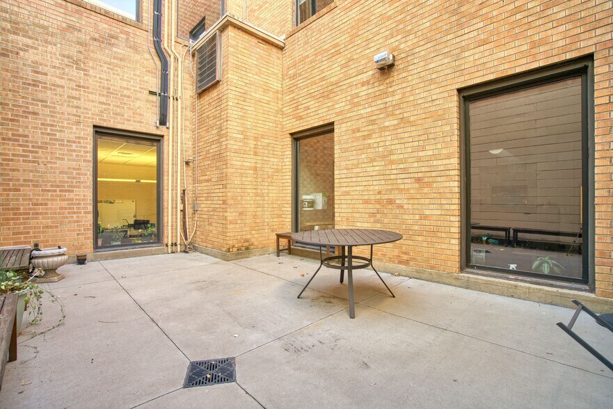 More Photos Of 1319 Spruce St, Boulder Office For Sale