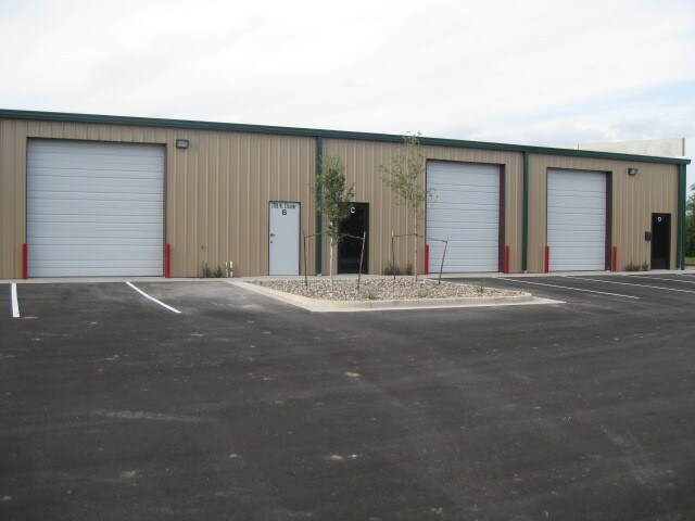 More Photos Of 1718 N Closner Blvd, Edinburg Warehouse For Lease