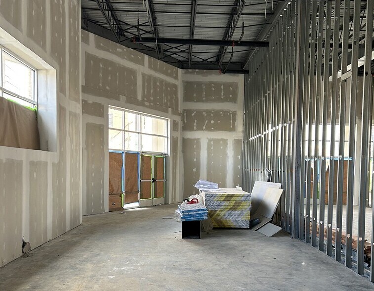 More Photos Of 7739 Annapolis Rd, Lanham Freestanding For Lease