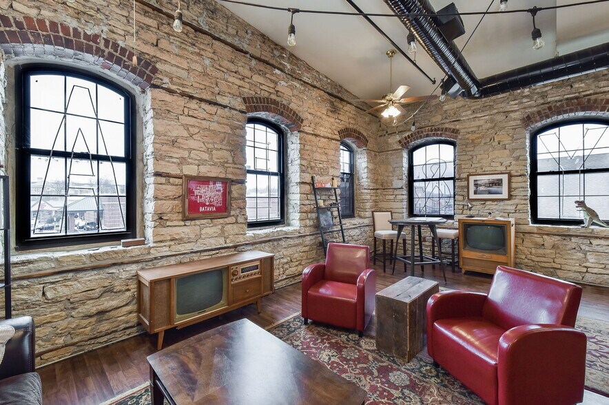 More Photos Of 30 S Shumway Ave, Batavia Office For Lease