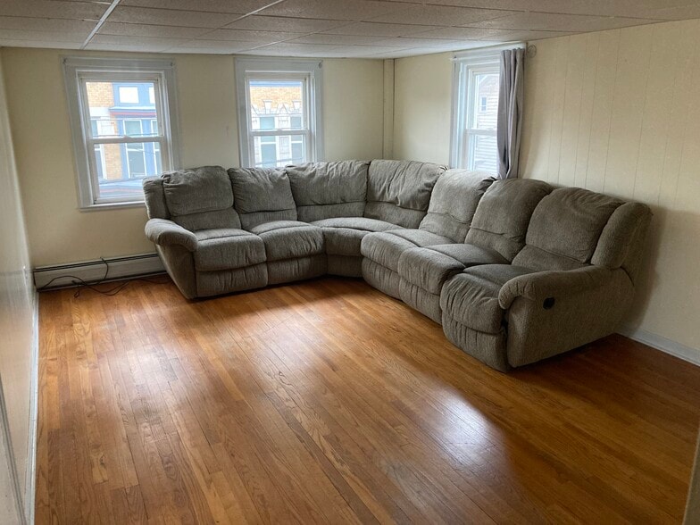 More Photos Of 9 N Main St, Bangor Light Distribution For Sale