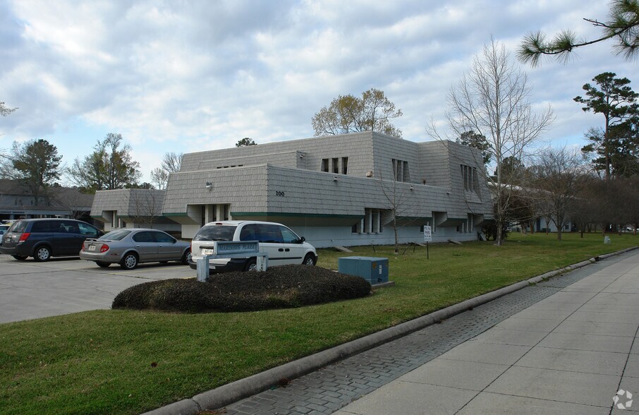 More Photos Of 200 Mariners Plaza Dr, Mandeville Unknown For Lease