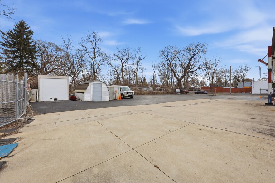More Photos Of 2910 Louisiana Ave, Niagara Falls General Retail For Lease