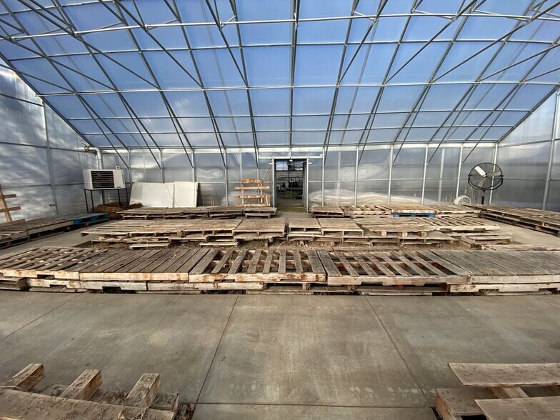 More Photos Of 117 2nd SE st, De Smet Garden Center For Sale