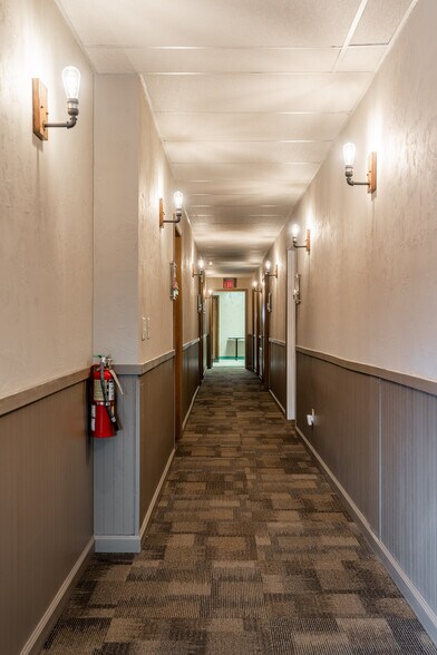 More Photos Of 140 W Main St, Winneconne Loft Creative Space For Lease