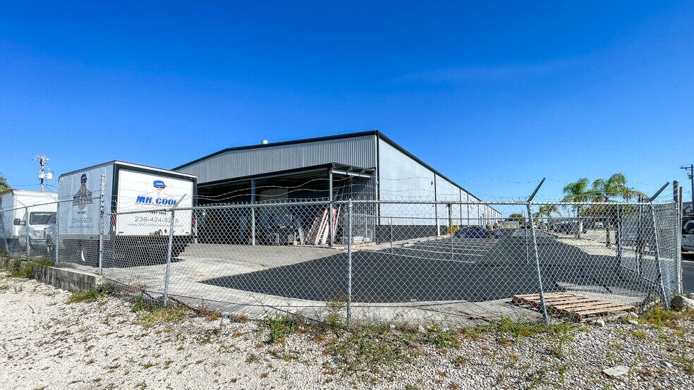 More Photos Of 847-905 SE 9th Ter, Cape Coral Warehouse For Sale