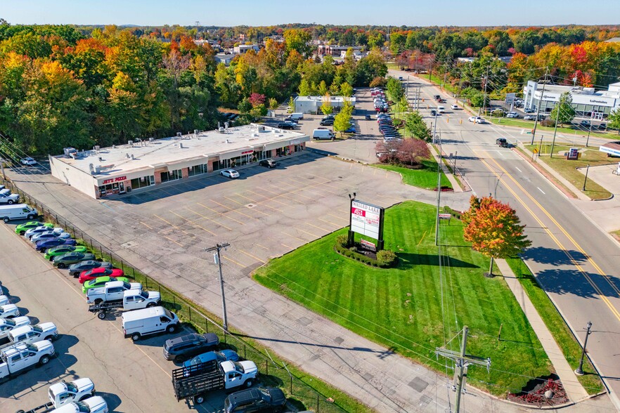 Primary Photo Of 1110-1126 N Pontiac Trail, Walled Lake Freestanding For Lease