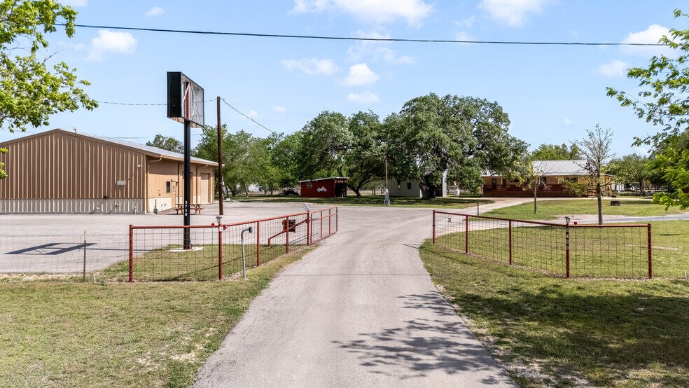 More Photos Of 5738 FM 2538, Marion Flex For Sale