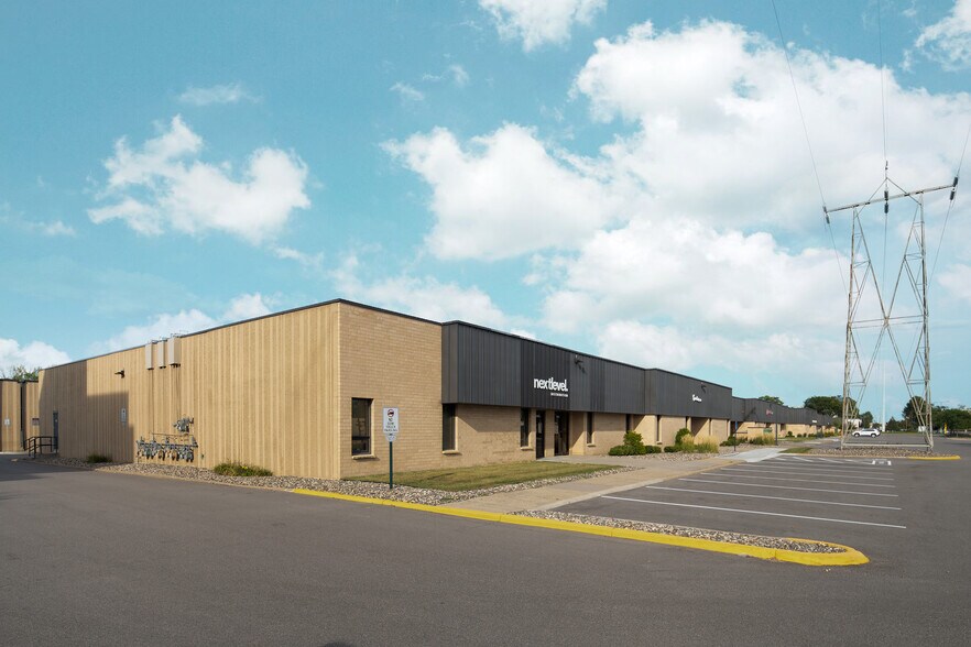 More Photos Of 7850-7890 12th Ave E, Bloomington Showroom For Lease