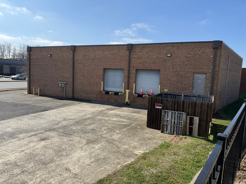 More Photos Of 1920 Freedom Dr, Charlotte Warehouse For Lease