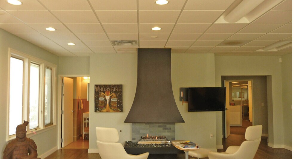 More Photos Of 641-651 Oakleaf Office Ln, Memphis Loft Creative Space For Sale