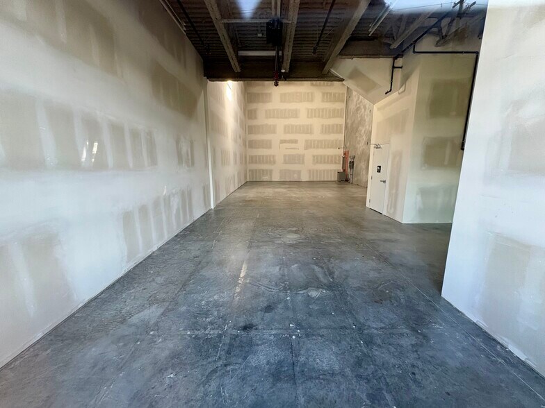 More Photos Of 2660 Barnet Hwy, Coquitlam Warehouse For Sale