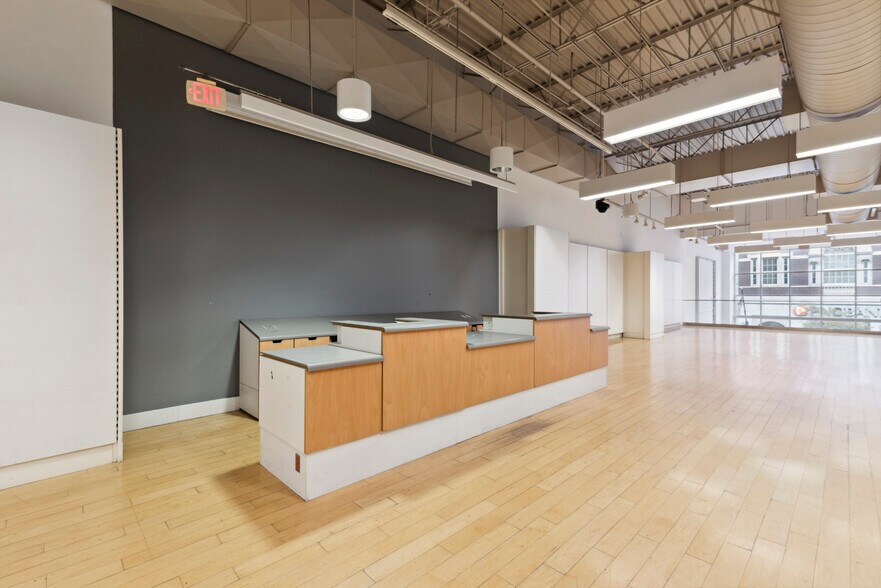 More Photos Of 1510 Walnut St, Philadelphia Storefront For Lease