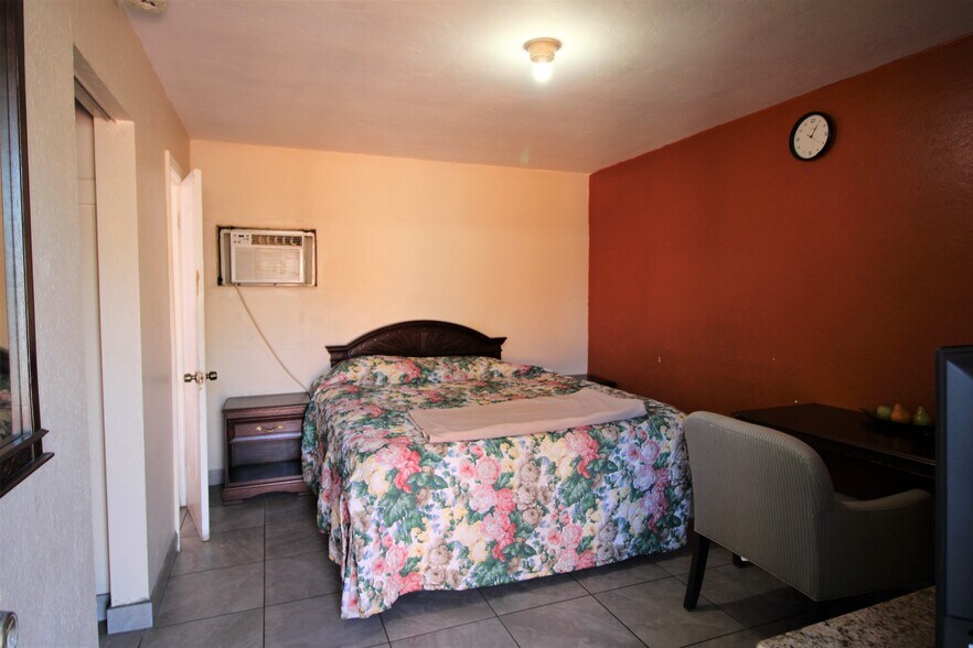 More Photos Of 7330 4th St N, Saint Petersburg Hotel For Sale