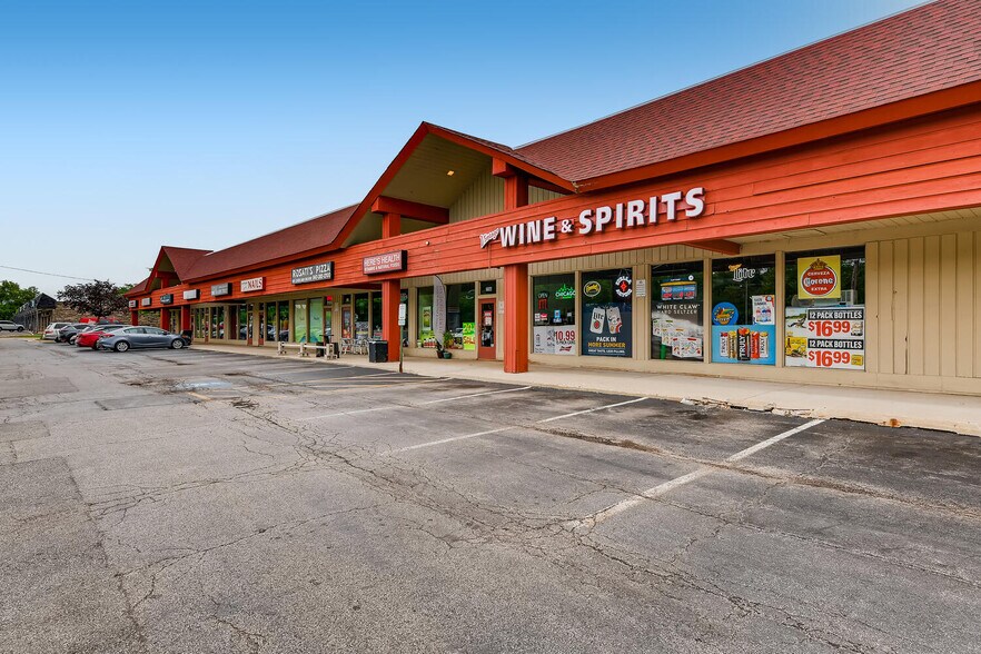 More Photos Of 700-730 S Northwest Hwy, Barrington Unknown For Lease