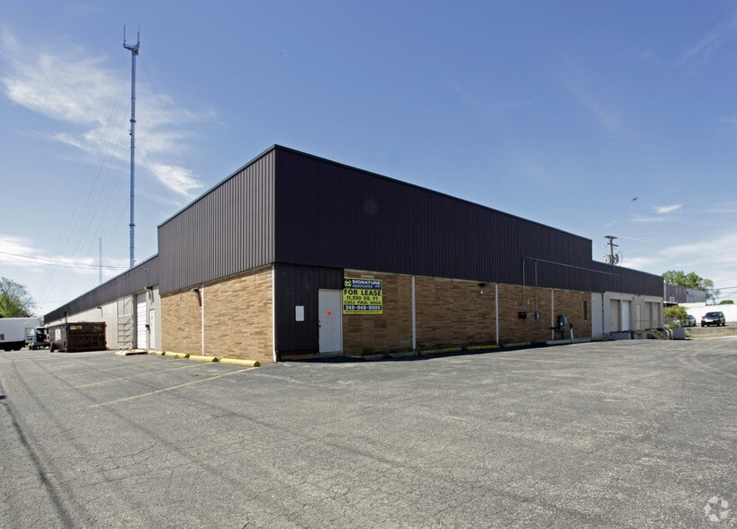 More Photos Of 12701 Northend Ave, Oak Park Warehouse For Lease