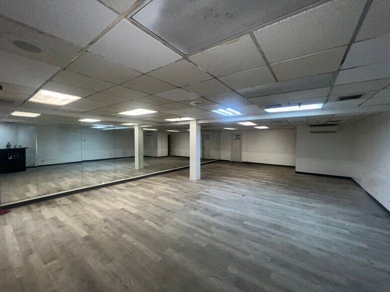 More Photos Of 11940 Metropolitan Ave, Kew Gardens Apartments For Lease