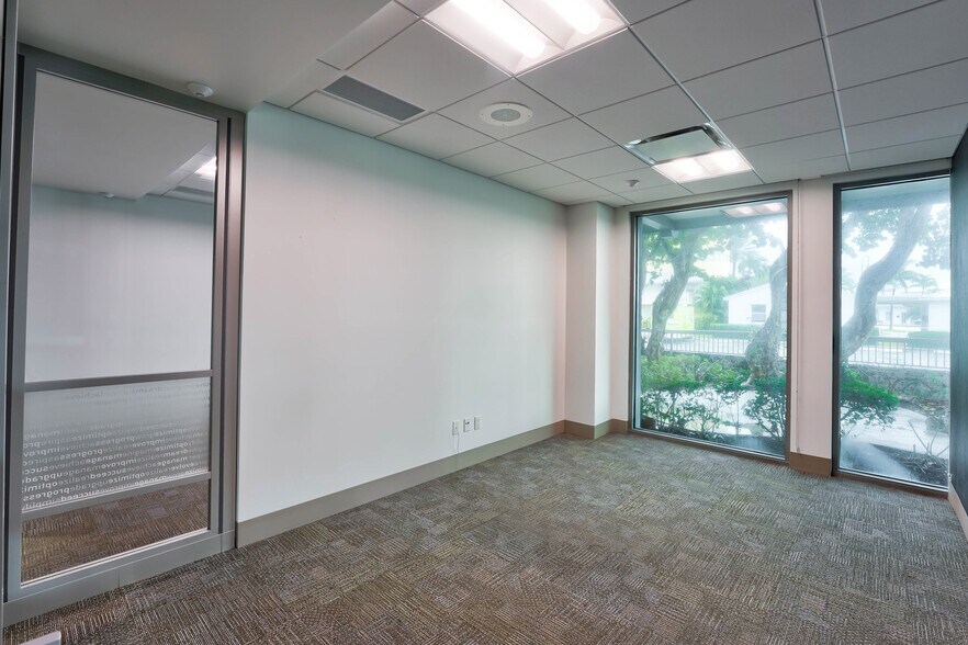 More Photos Of 1200 E Blue Heron Blvd, West Palm Beach Storefront Retail Office For Lease