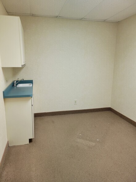 More Photos Of 180 White Rd, Little Silver Medical For Lease