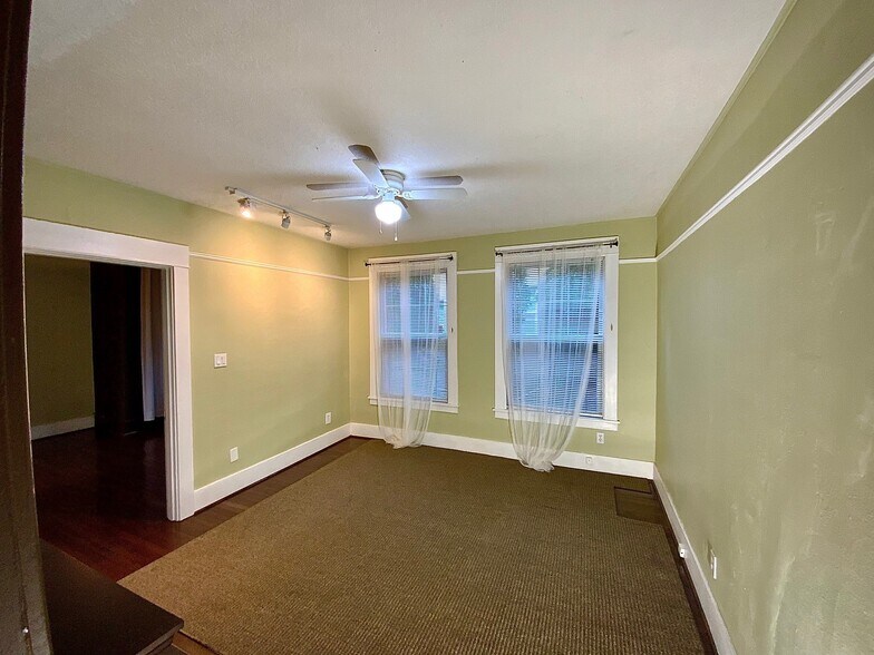 More Photos Of 1906 NW 25th Ave, Portland Apartments For Lease