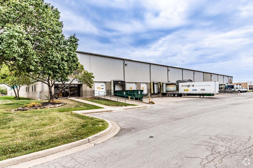 More Photos Of 501-535 NW Parkway, Riverside Warehouse For Lease